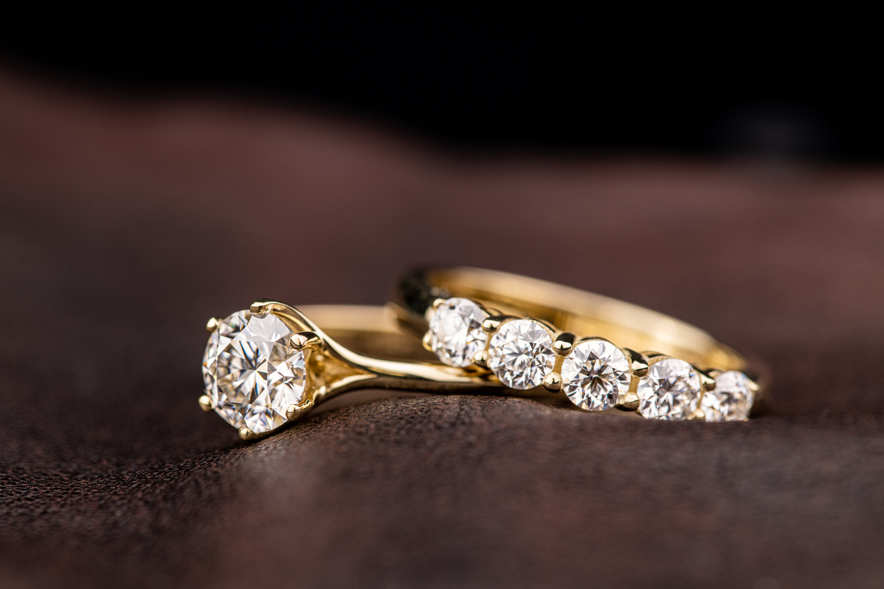 two diamond rings gold
